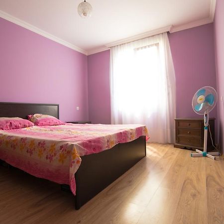 Angisa Apartment Batumi Bagian luar foto