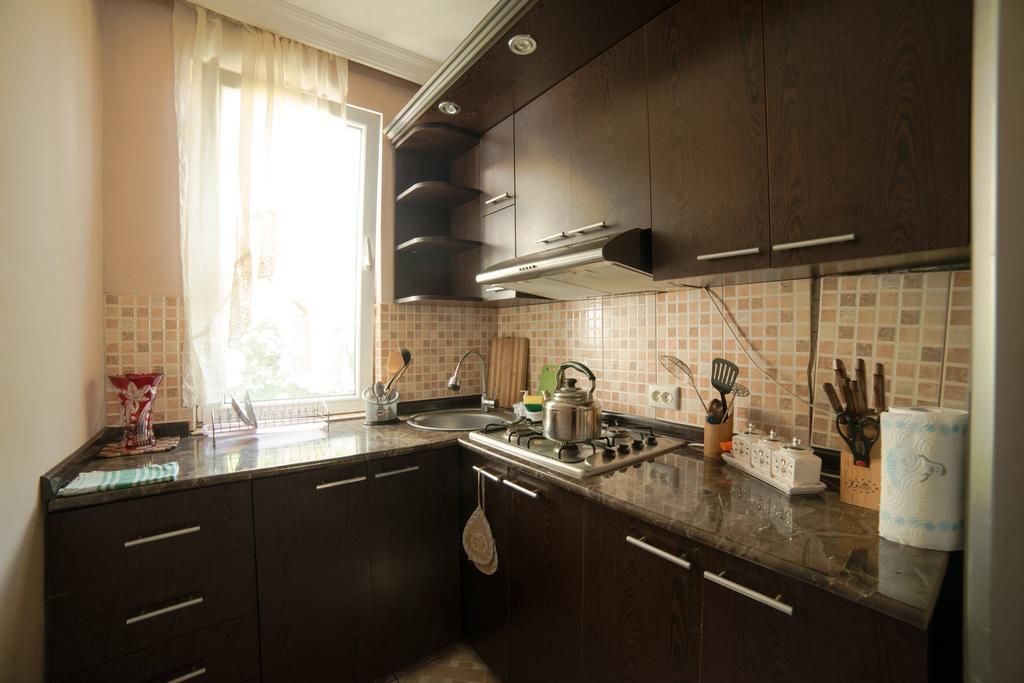 Angisa Apartment Batumi Bagian luar foto