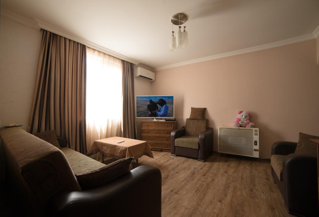 Angisa Apartment Batumi Bagian luar foto